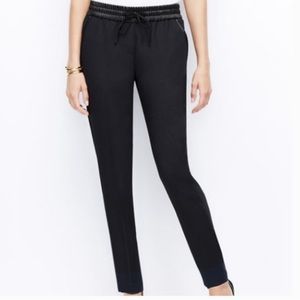 Ann Taylor Faux Leather Trim Pull-On Pants Women’s SZ 8 in Black